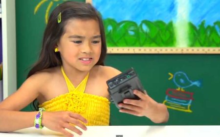 Niños de esta generación ante un Walkman