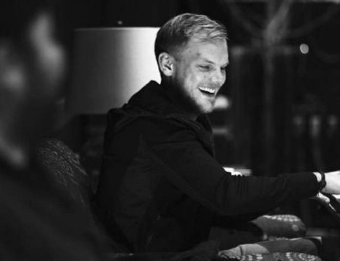 Hoy hace 8 años nos dejó Avicii: el legado eterno de Tim Bergling