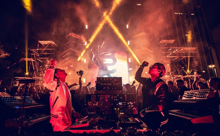 Kasablanca anuncia álbum debut y gira de acompañamiento