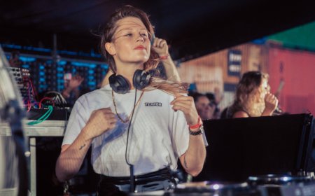 Charlotte de Witte consolida su reinado: seis años consecutivos como la DJ de techno #1 del mundo