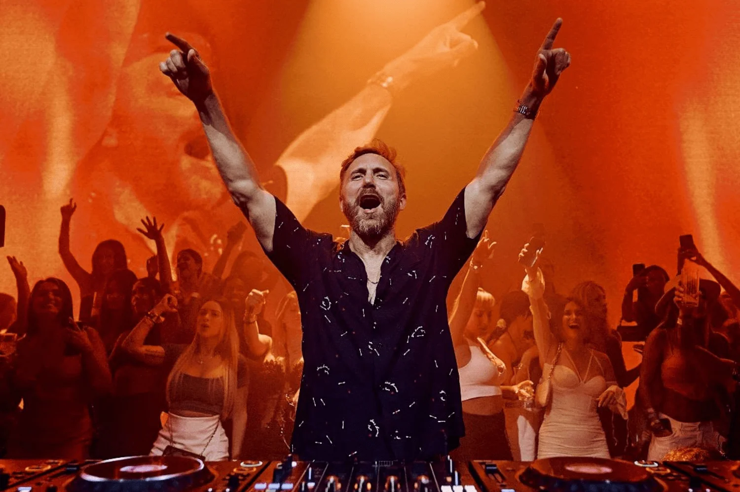 David Guetta hace historia con 6 títulos del DJ Mag Top 100 DJs: el nuevo récord absoluto