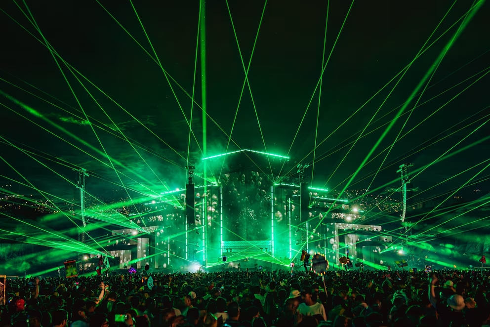 EDC Colombia 2026 Día 1: ARTBAT cerró circuitGROUNDS y Alesso reventó kineticFIELD